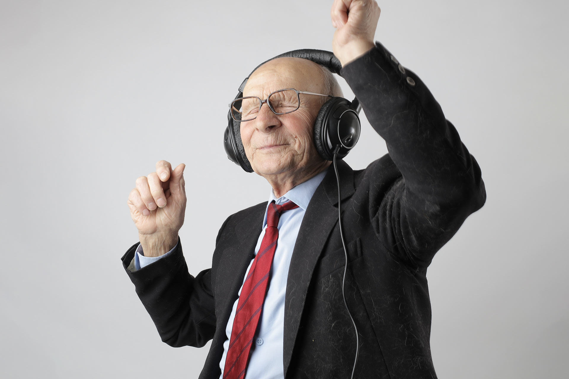 elderly-man-with-headphones